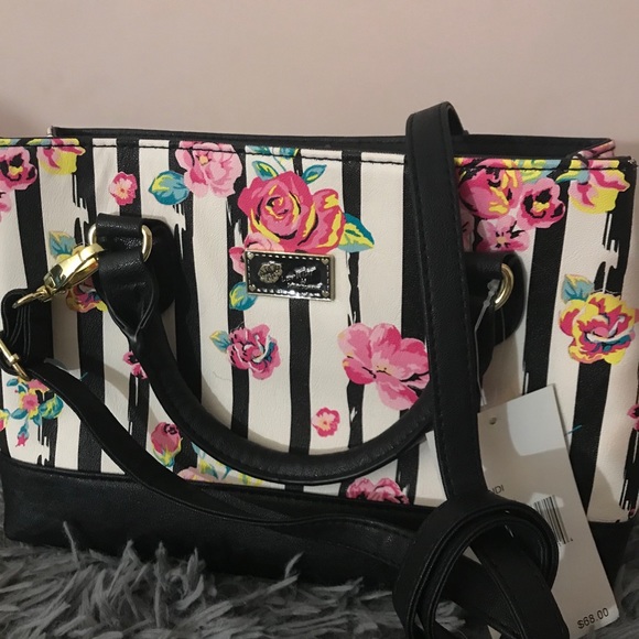 Betset Luv Purse - Picture 1 of 5